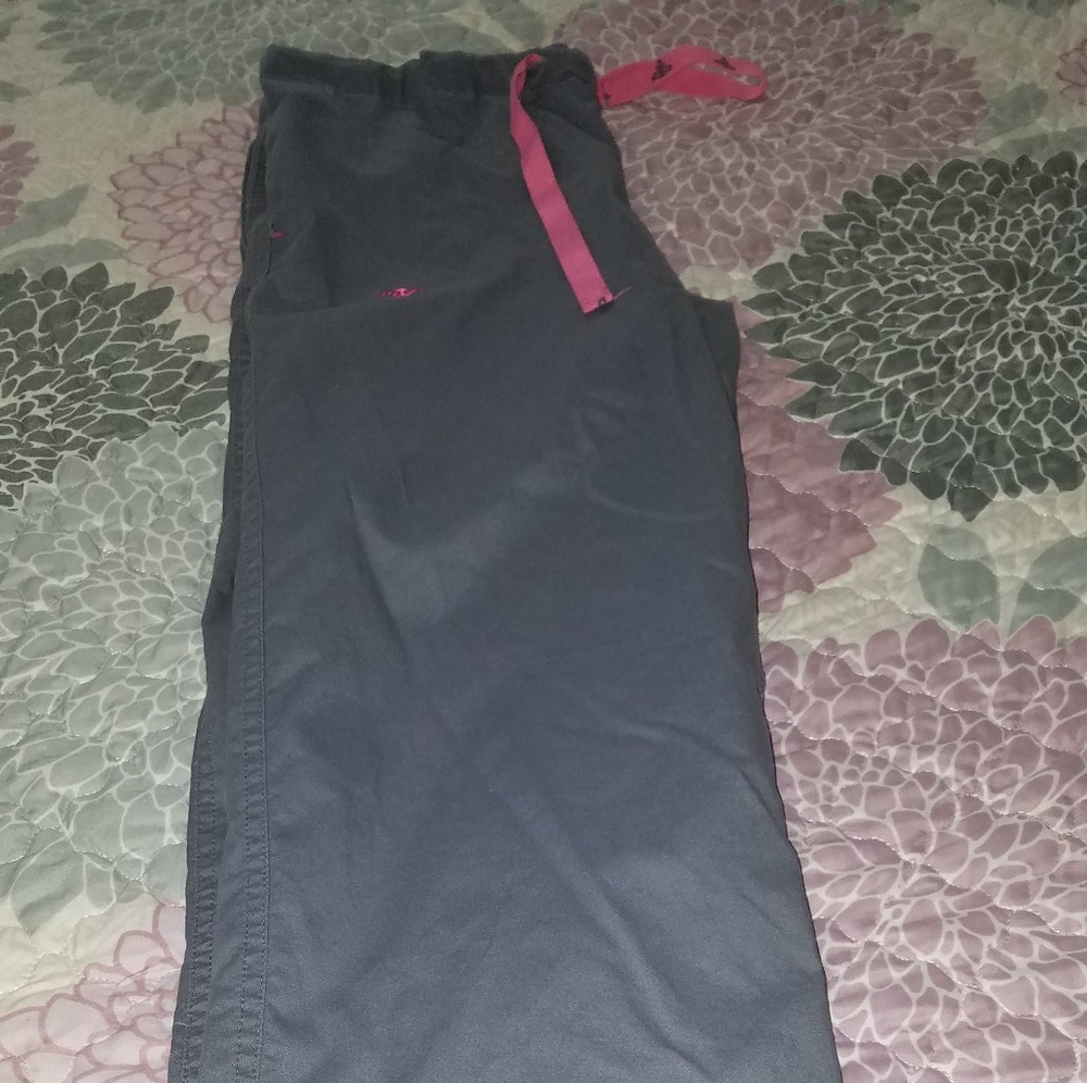 Med couture Scrub pants small